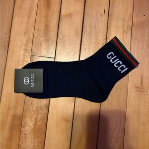 Gucci Men's Black Socks with Green and Red Stripes